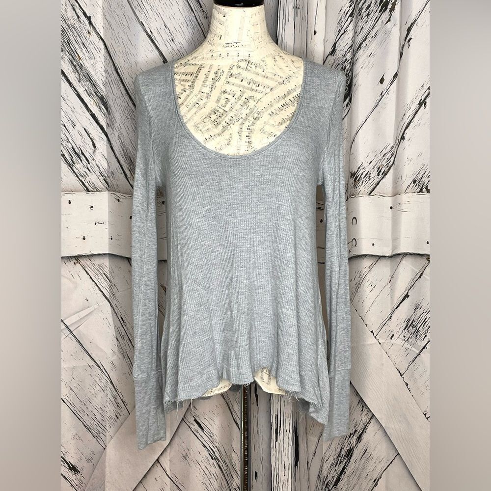 FREE PEOPLE WE THE FREE  v neck long sleeve top Size XS